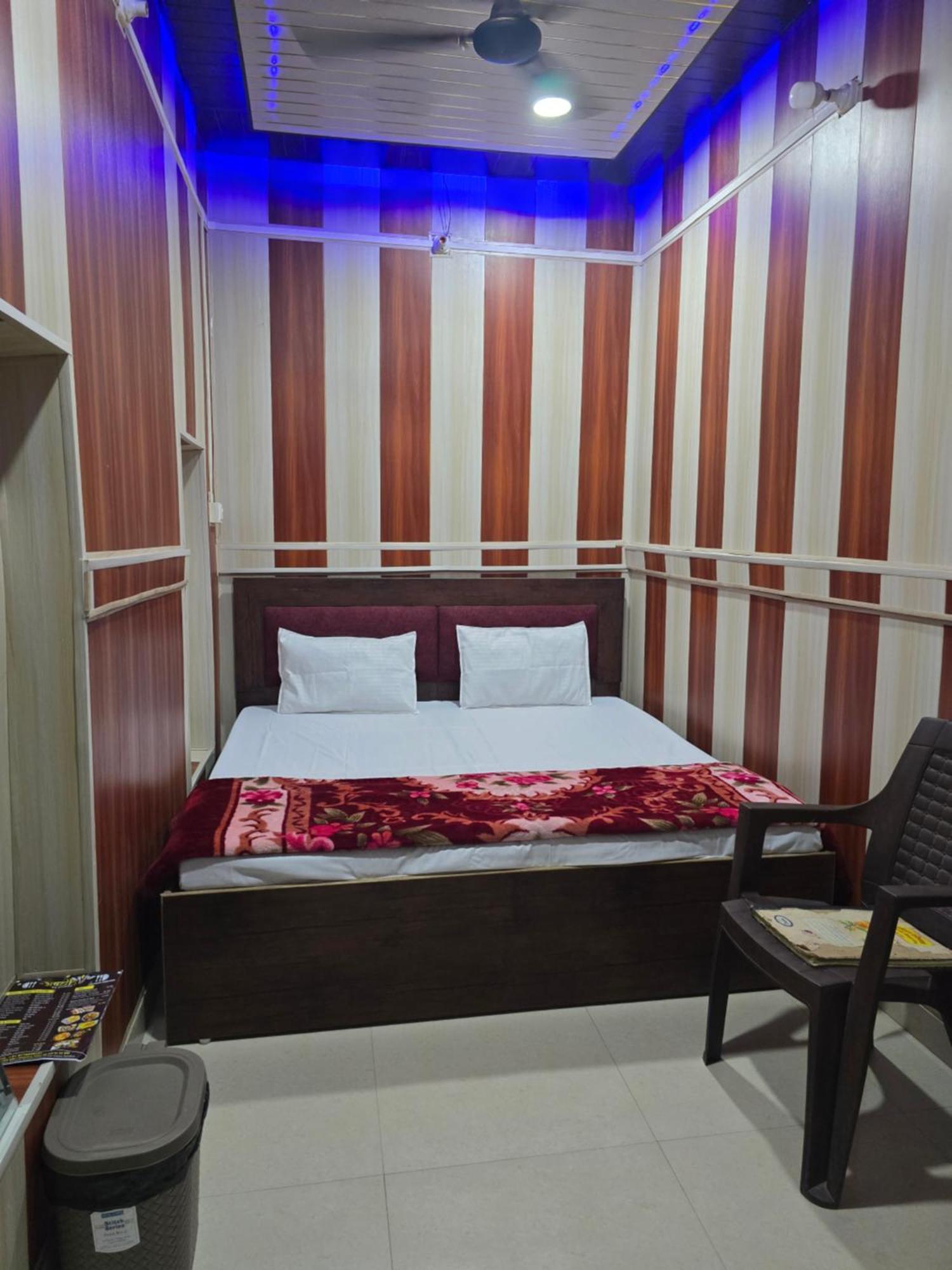 Ramlala Paying Guest House Stay Just 100M From Saryu Ghat, Ayodhya Екстериор снимка