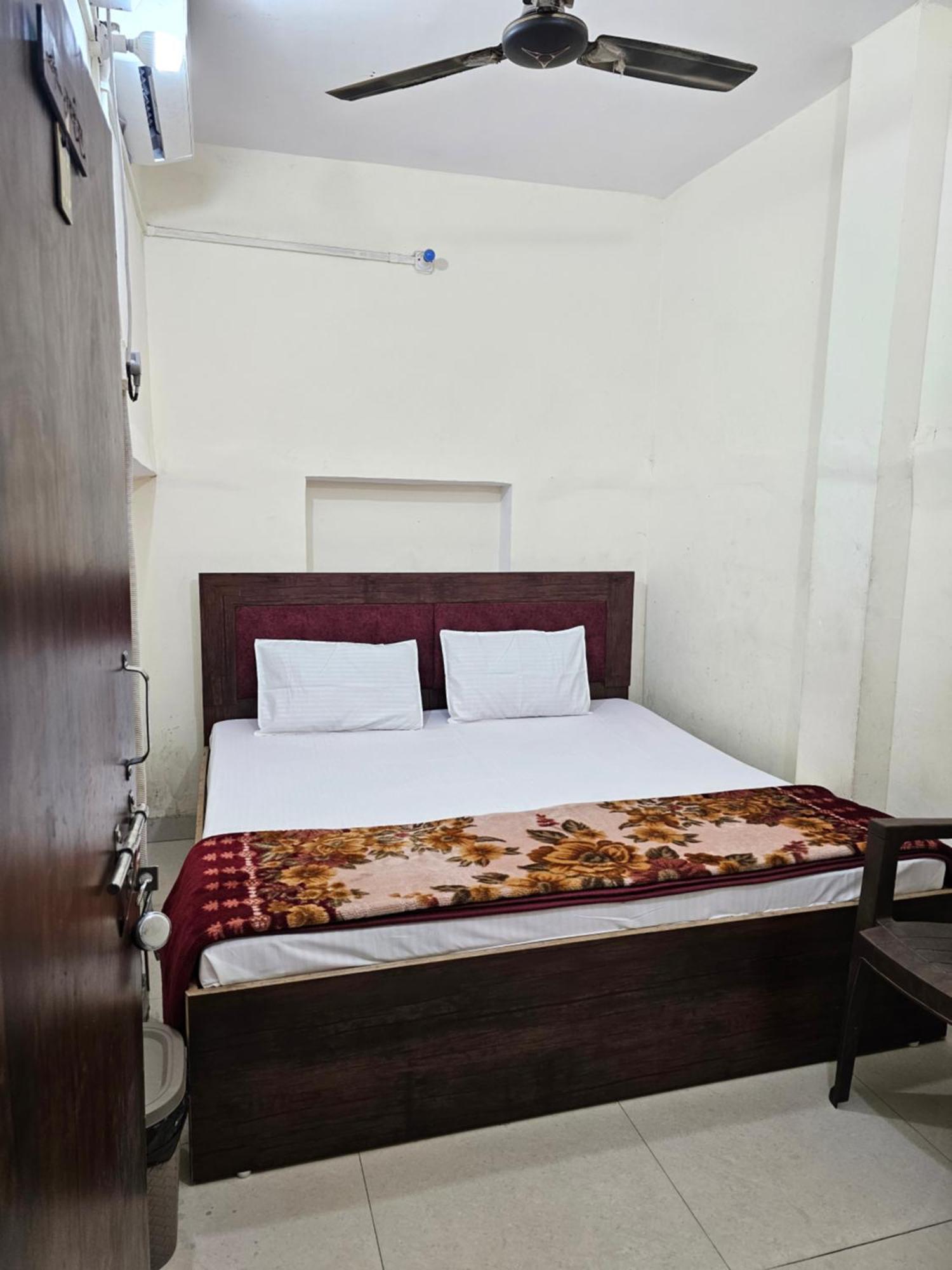 Ramlala Paying Guest House Stay Just 100M From Saryu Ghat, Ayodhya Екстериор снимка